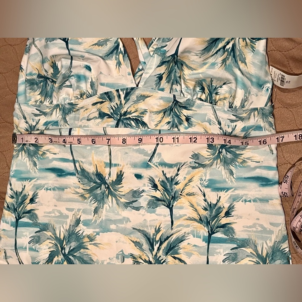 NWT XXL Old Navy Deep-V One-Piece Bathing Suit - Picture 5 of 9